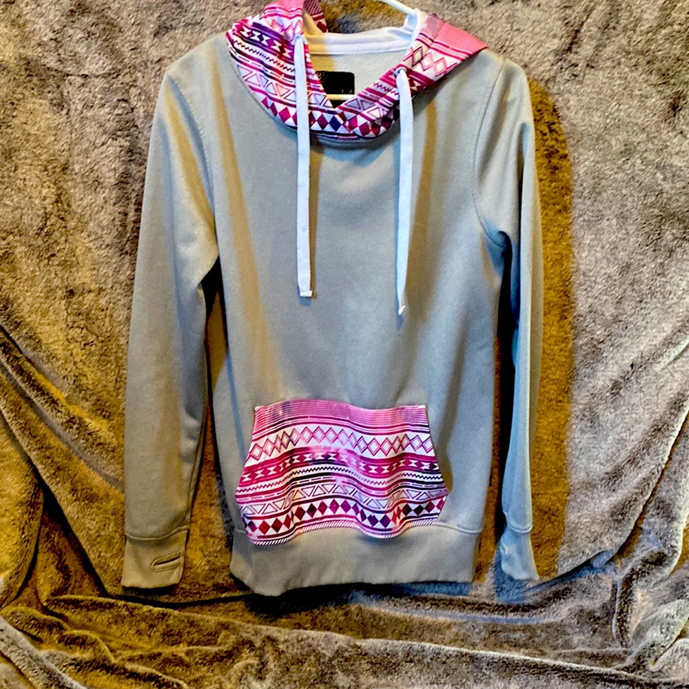 Woman’s Grey Empyre Snowboarding Hoodie Worn Once!